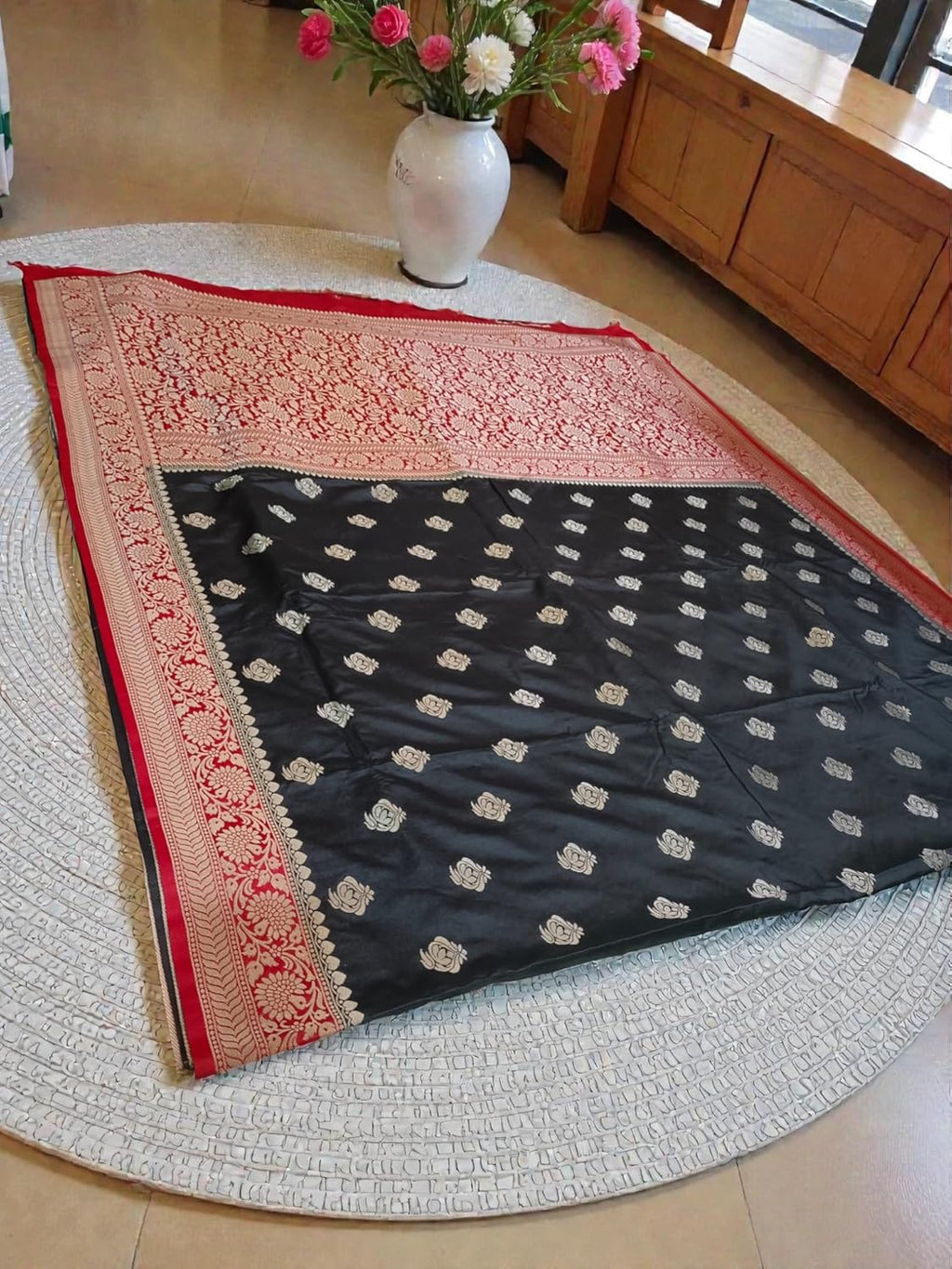 myFashion Banarasi Katan Silk Saree with Contrast Border and Pallu