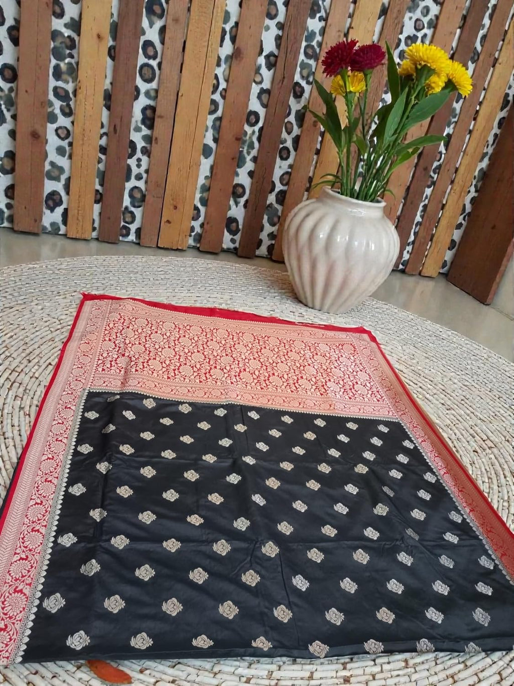 myFashion Banarasi Katan Silk Saree with Contrast Border and Pallu