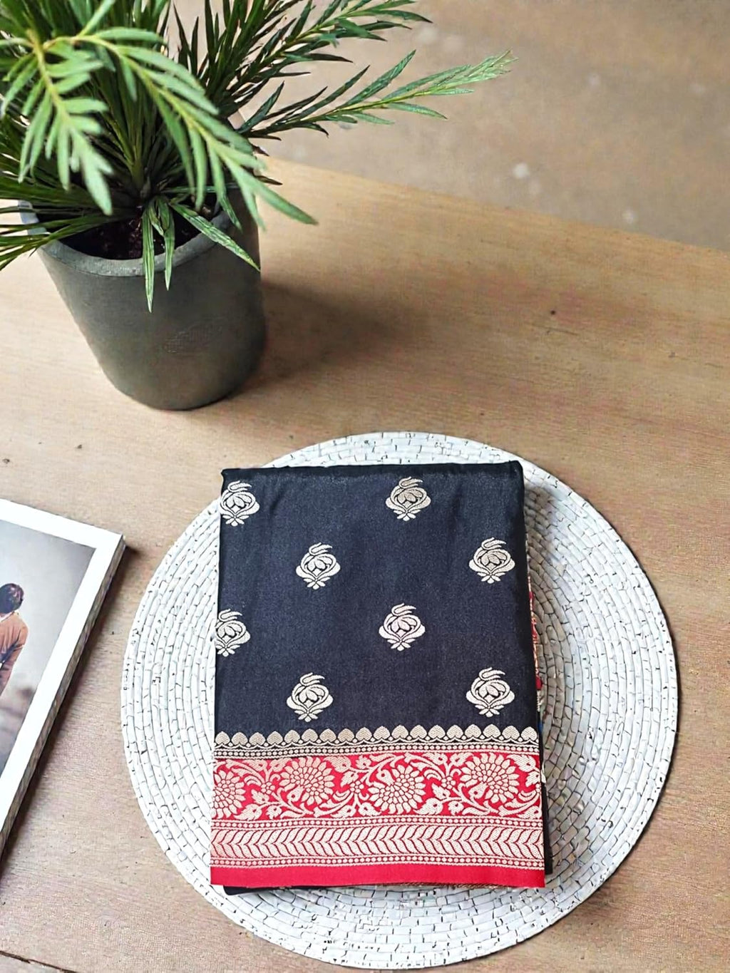 myFashion Banarasi Katan Silk Saree with Contrast Border and Pallu