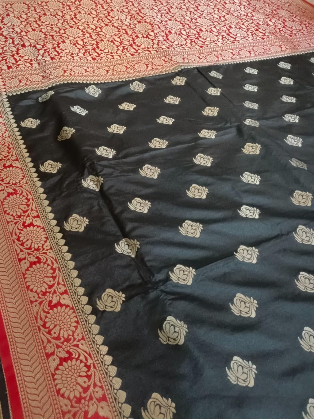 myFashion Banarasi Katan Silk Saree with Contrast Border and Pallu