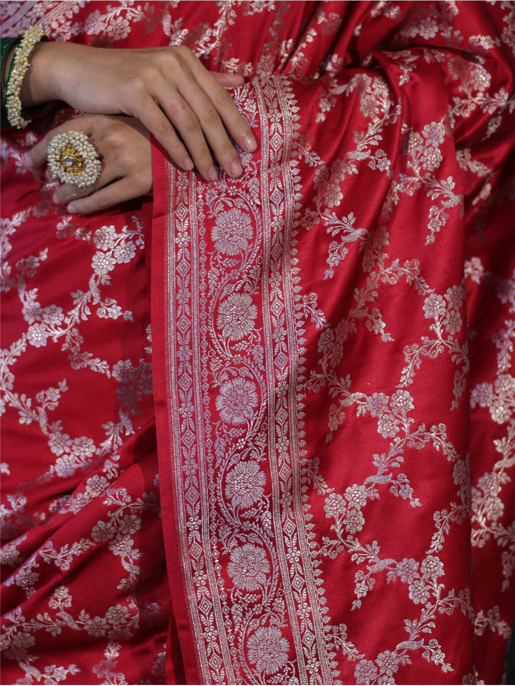 Red Banarasi Mashru Silk Saree with Floral Jaal Weaving – Traditional Handwoven Banarasi Wedding & Festive Saree